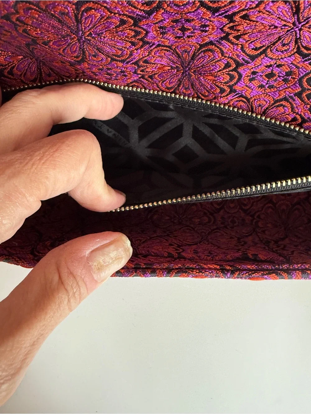 Trina Turk NWT Lush Floral Jacquard Berry Clutch Detachable Chain